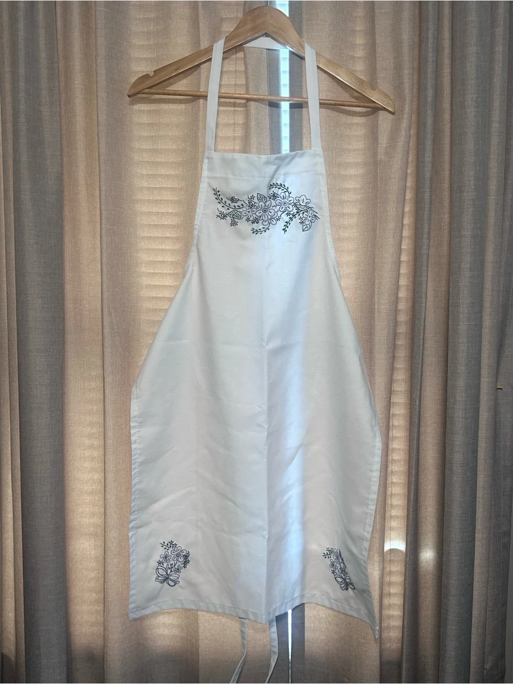 Embroidered White Kitchen Apron with Floral Accents